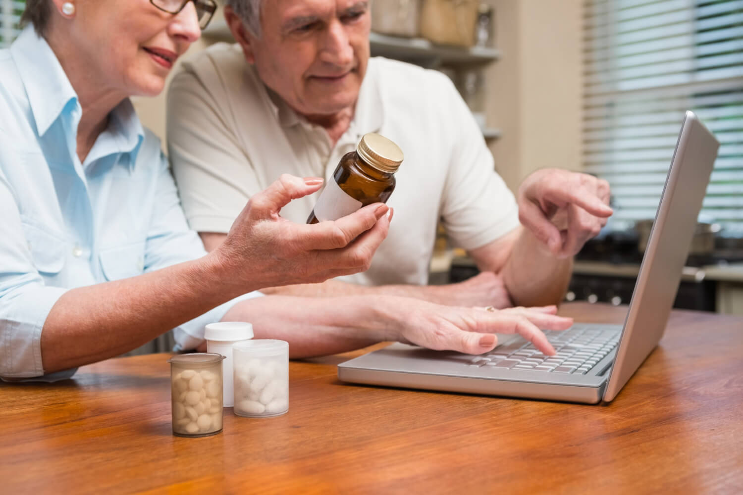Older couple with no insurance looking at medication prices online